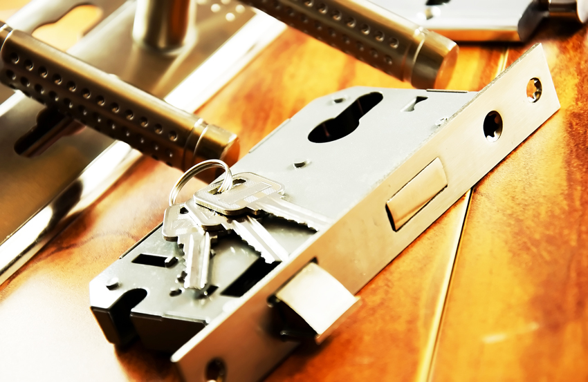 לפני רכישת מכשיר, שקול את סוג האבטחה של המנעול ואת ההתנגדות לפריצה. לפני רכישת מכשיר, שקול את סוג האבטחה של המנעול ואת ההתנגדות לפריצה.