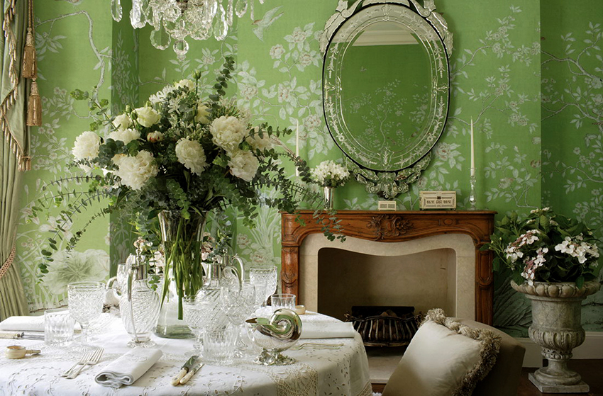 Ang partikular na pansin ay binigyan ng dekorasyon sa loob ng Ingles Ang partikular na pansin ay binigyan ng dekorasyon sa loob ng Ingles