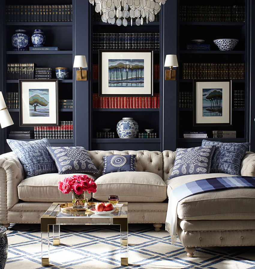 Ang mga kuwadro, salamin, naka-frame na litrato, pati na rin ang mga kagiliw-giliw na pinggan at vase ay angkop para sa dekorasyon ng isang silid sa istilong Ingles. Ang mga kuwadro, salamin, naka-frame na litrato, pati na rin ang mga kagiliw-giliw na pinggan at vase ay angkop para sa dekorasyon ng isang silid sa istilong Ingles.