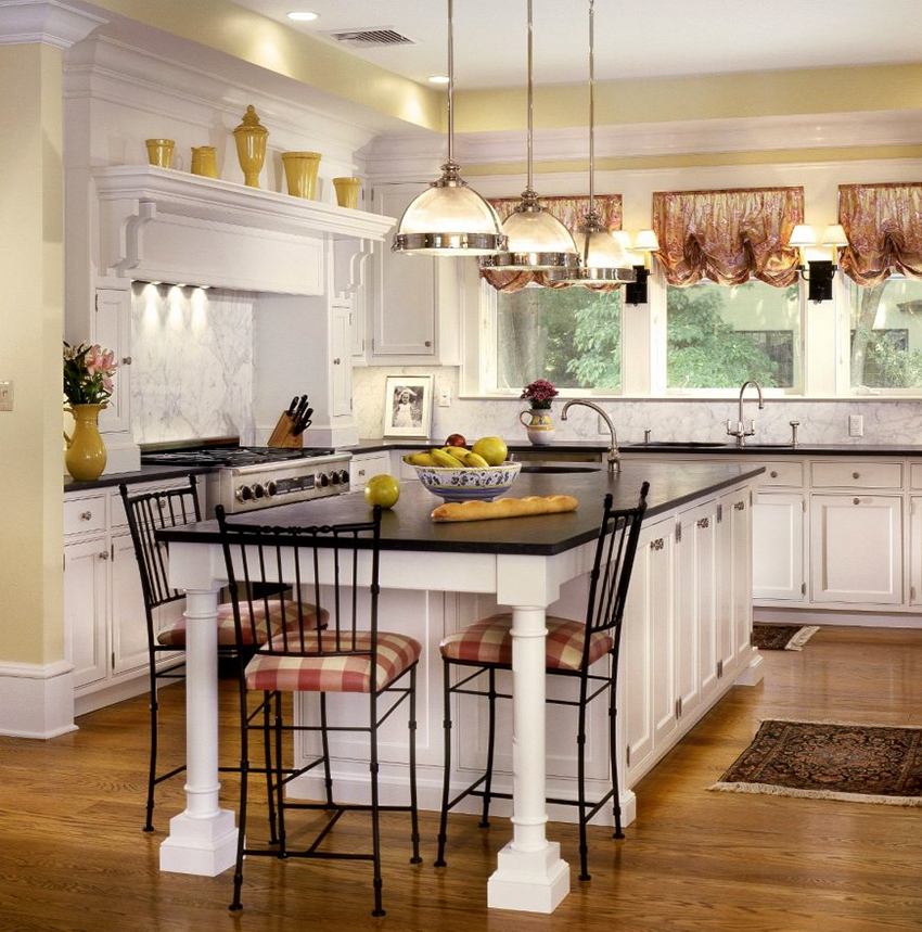 Bilang panuntunan, ang mga kusinang istilong Ingles ay pinalamutian ng mga kulay na pastel. Bilang panuntunan, ang mga kusinang istilong Ingles ay pinalamutian ng mga kulay na pastel.