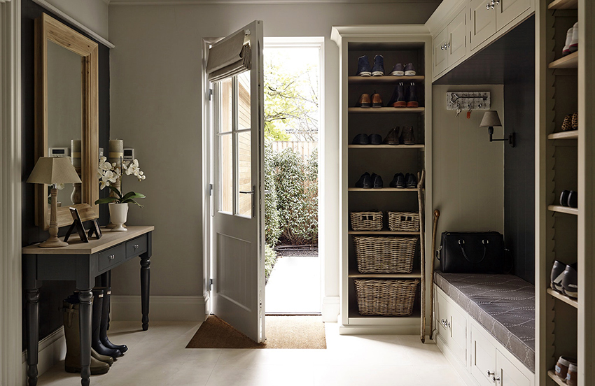 Upang palamutihan ang pasilyo, dapat mong gamitin ang eksklusibo natural na mga materyales. Upang palamutihan ang pasilyo, dapat mong gamitin ang eksklusibo natural na mga materyales.