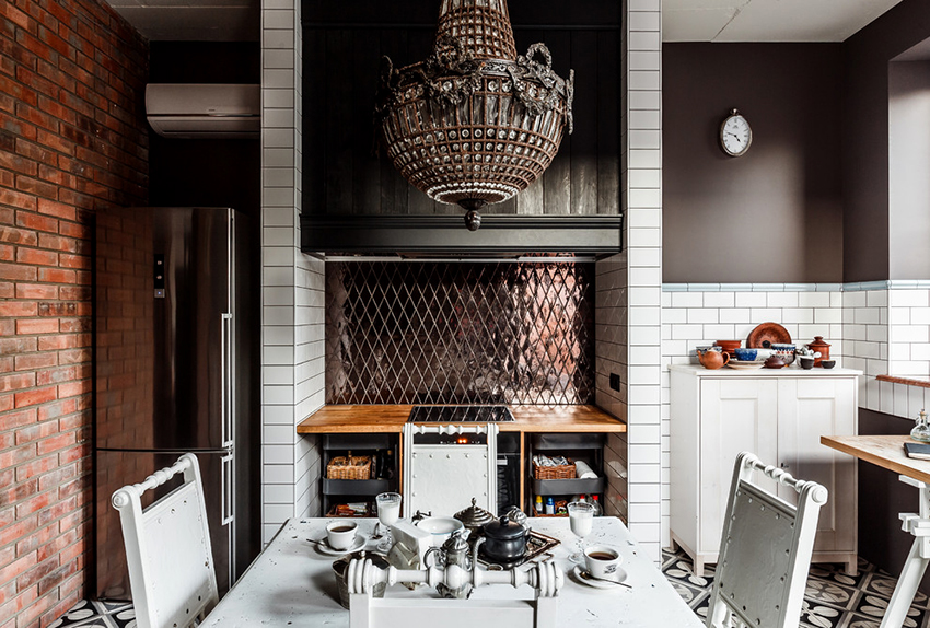 Ang brick ay isang tanyag na materyal para sa dekorasyon ng mga silid sa istilong Ingles Ang brick ay isang tanyag na materyal para sa dekorasyon ng mga silid sa istilong Ingles