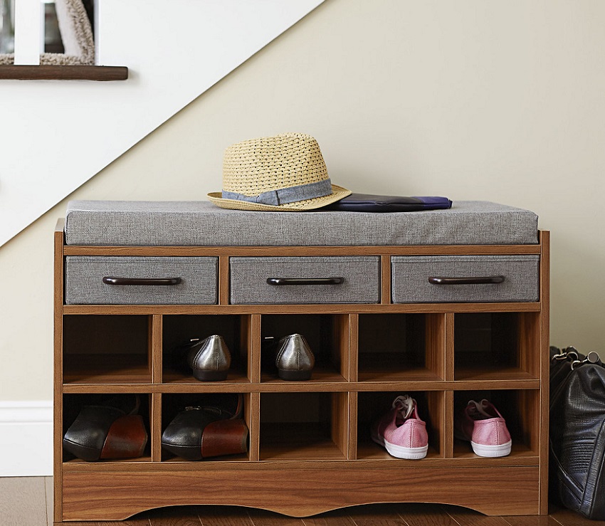 Thông thường, ghế dài ở hành lang không có lưng tựa. Thông thường, ghế dài ở hành lang không có lưng tựa.