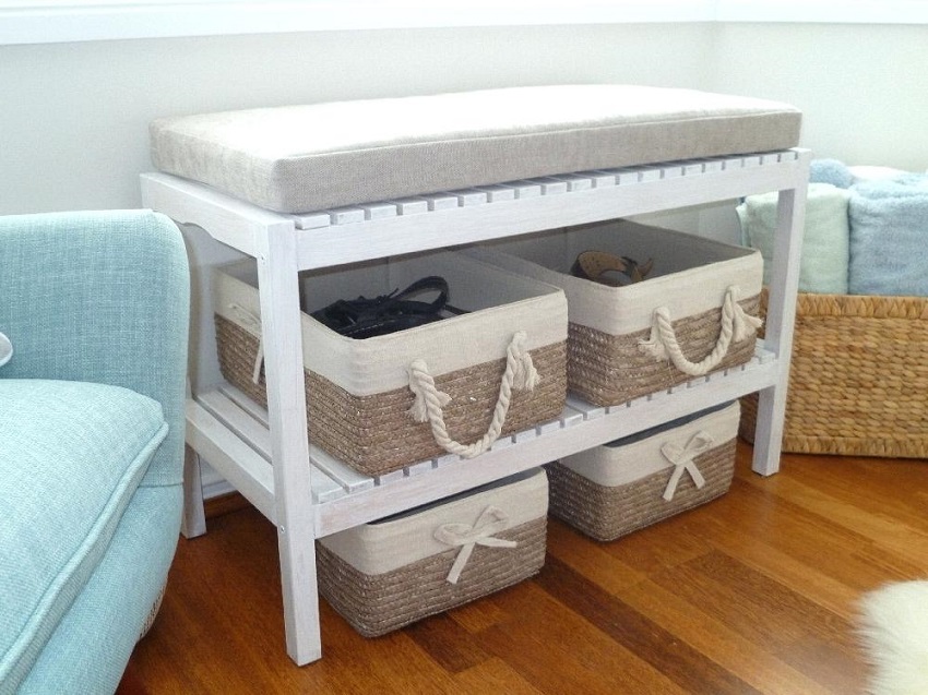 Băng ghế gỗ với hộp đựng giày trang trí có kiểu dáng rất nguyên bản Băng ghế gỗ với hộp đựng giày trang trí có kiểu dáng rất nguyên bản