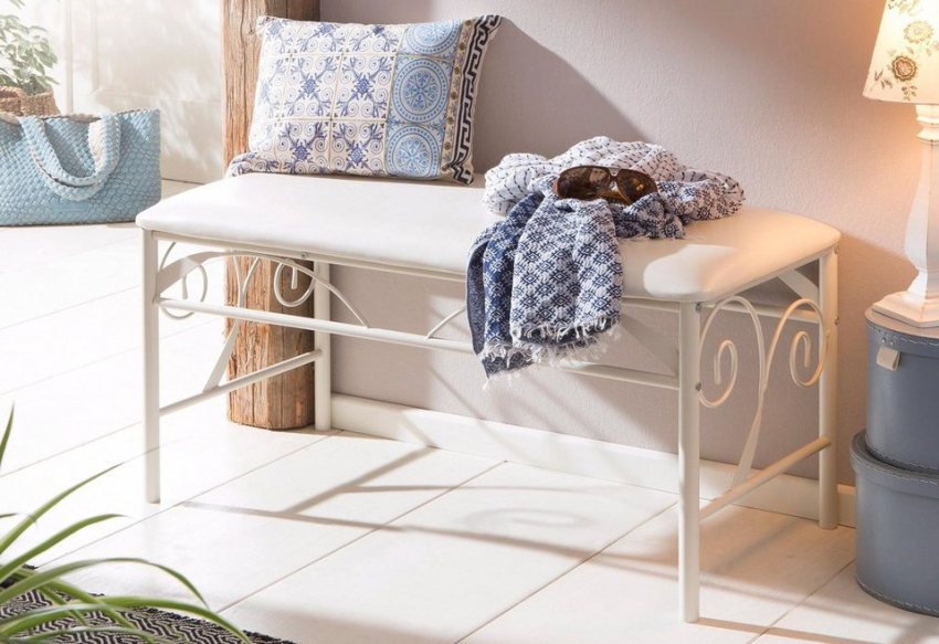 Theo truyền thống, băng ghế ở hành lang có hình chữ nhật. Theo truyền thống, băng ghế ở hành lang có hình chữ nhật.