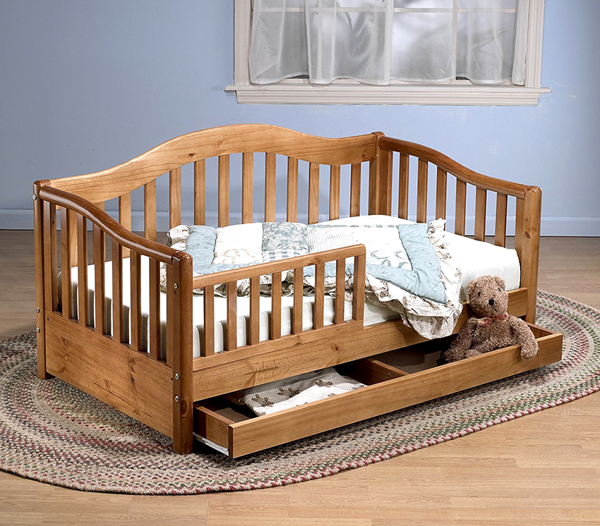 Nyfødt krybbe med skuffer kan spare plads