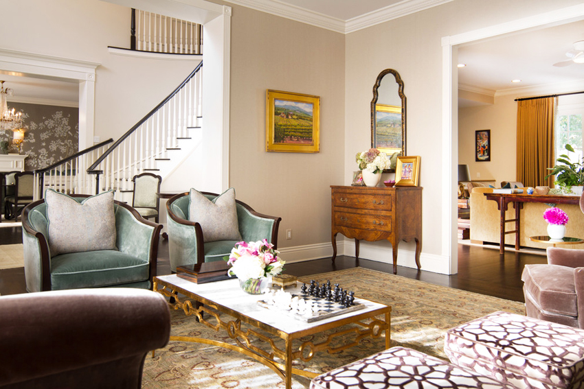 Na rozdiel od bytu vám dizajn vo vnútri domu umožňuje pretaviť rôzne nápady do reality. Na rozdiel od bytu vám dizajn vo vnútri domu umožňuje pretaviť rôzne nápady do reality.