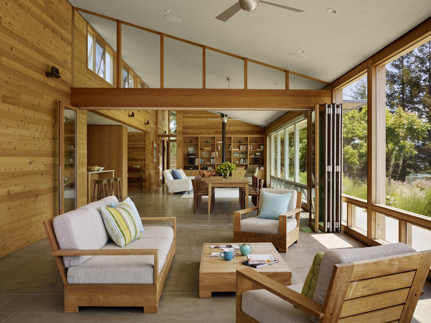 Medzi kuchyňou, jedálňou a obývacou izbou sa odporúča inštalovať priečku Medzi kuchyňou, jedálňou a obývacou izbou sa odporúča inštalovať priečku