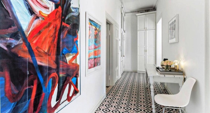 אם הרהיטים והקירות מעוטרים בלבן, מומלץ להוסיף מבטא בהיר לחלל הפנים. אם הרהיטים והקירות מעוטרים בלבן, מומלץ להוסיף מבטא בהיר לחלל הפנים.