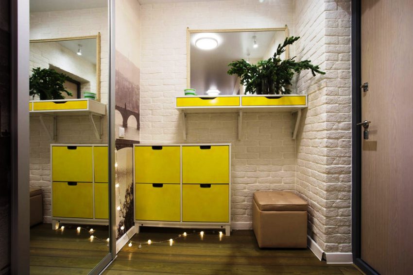 עבור מסדרון קטן, ארון בגדים נחשב לאופציה אידיאלית. עבור מסדרון קטן, ארון בגדים נחשב לאופציה אידיאלית.