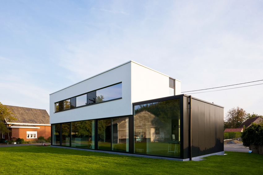 En af fordelene ved et lille højteknologisk hus er at spare på forsyningsselskaber En af fordelene ved et lille højteknologisk hus er at spare på forsyningsselskaber