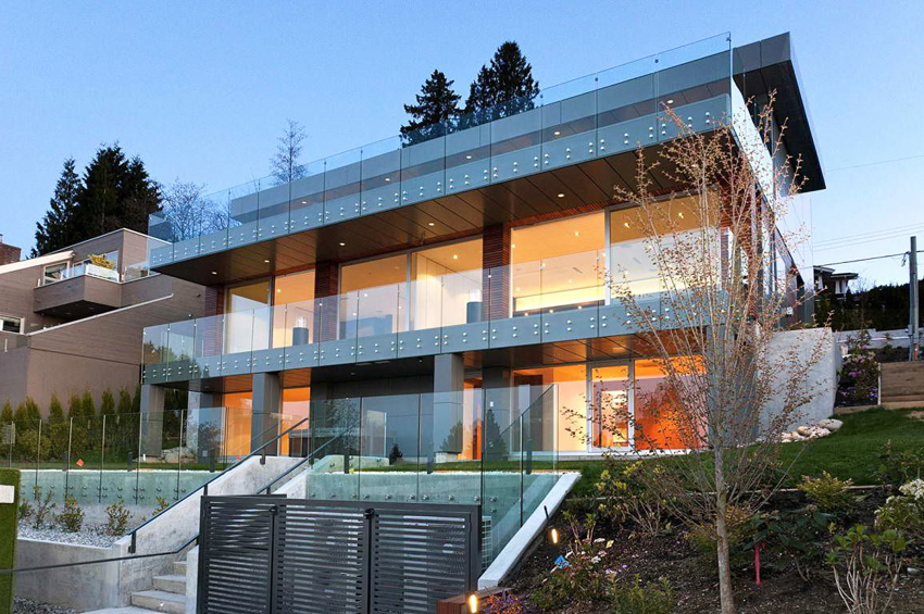 Disse huse er kendetegnet ved store panoramavinduer. Disse huse er kendetegnet ved store panoramavinduer.