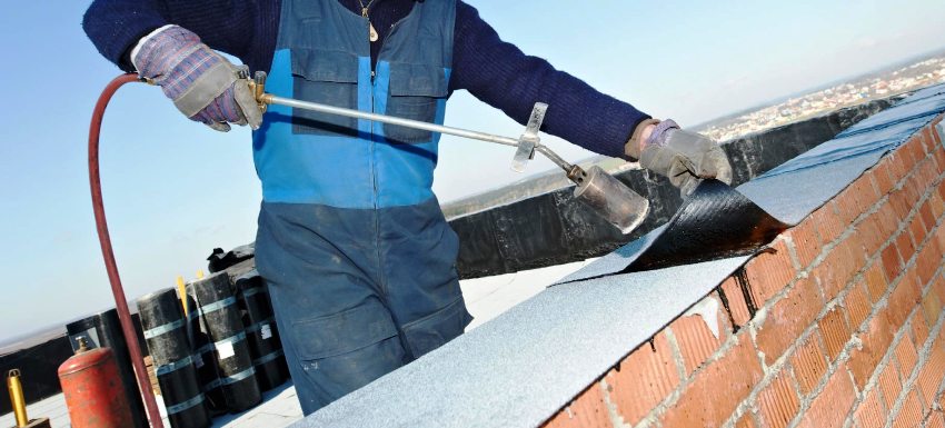 Når du lægger tagmateriale på taget, kan du ikke undvære en gasbrænder Når du lægger tagmateriale på taget, kan du ikke undvære en gasbrænder