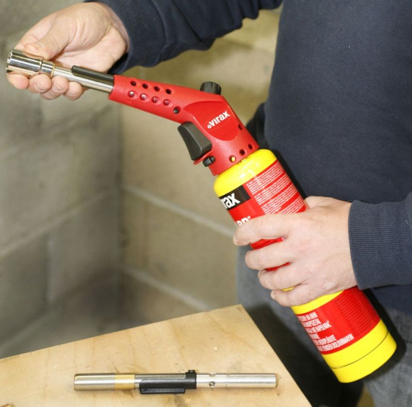 Gasbrændere på en patron har en forbrændingstemperatur på ca. 700-1000 ° C Gasbrændere på en patron har en forbrændingstemperatur på ca. 700-1000 ° C