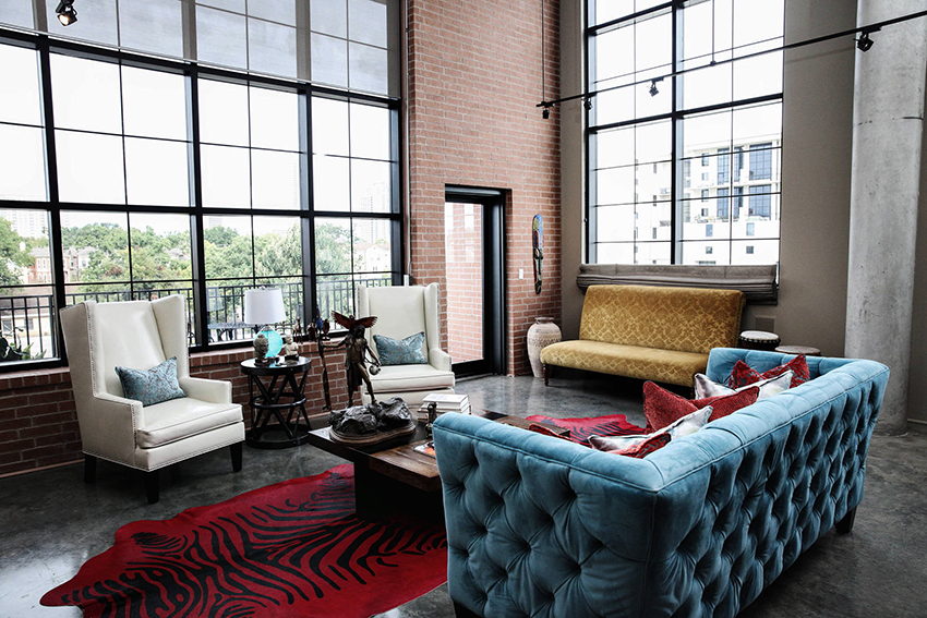 החדר בסגנון לופט צריך להיות מרווח ככל האפשר, והתקרות צריכות להיות גבוהות החדר בסגנון לופט צריך להיות מרווח ככל האפשר, והתקרות צריכות להיות גבוהות