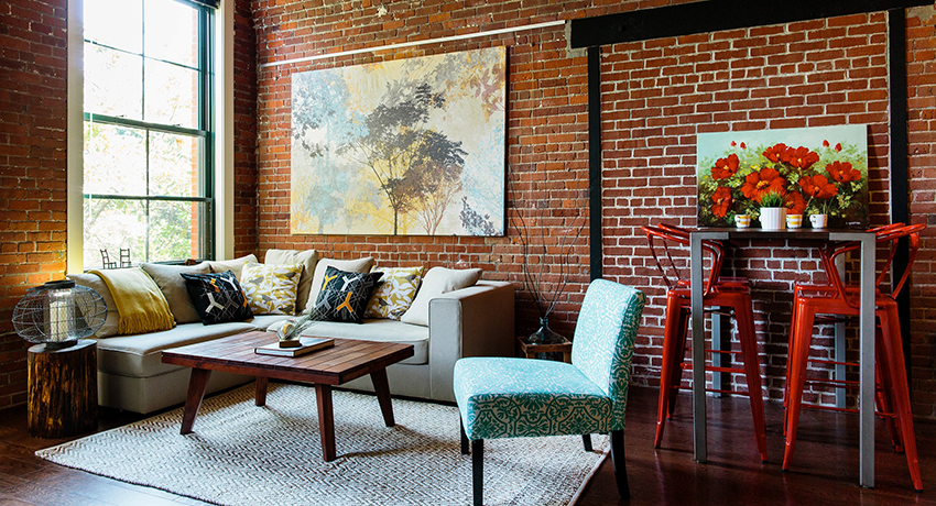 סלון בסגנון לופט נראה מרהיב ונעים בו זמנית סלון בסגנון לופט: חדר מרווח ומרהיב עם קישוט מינימלי