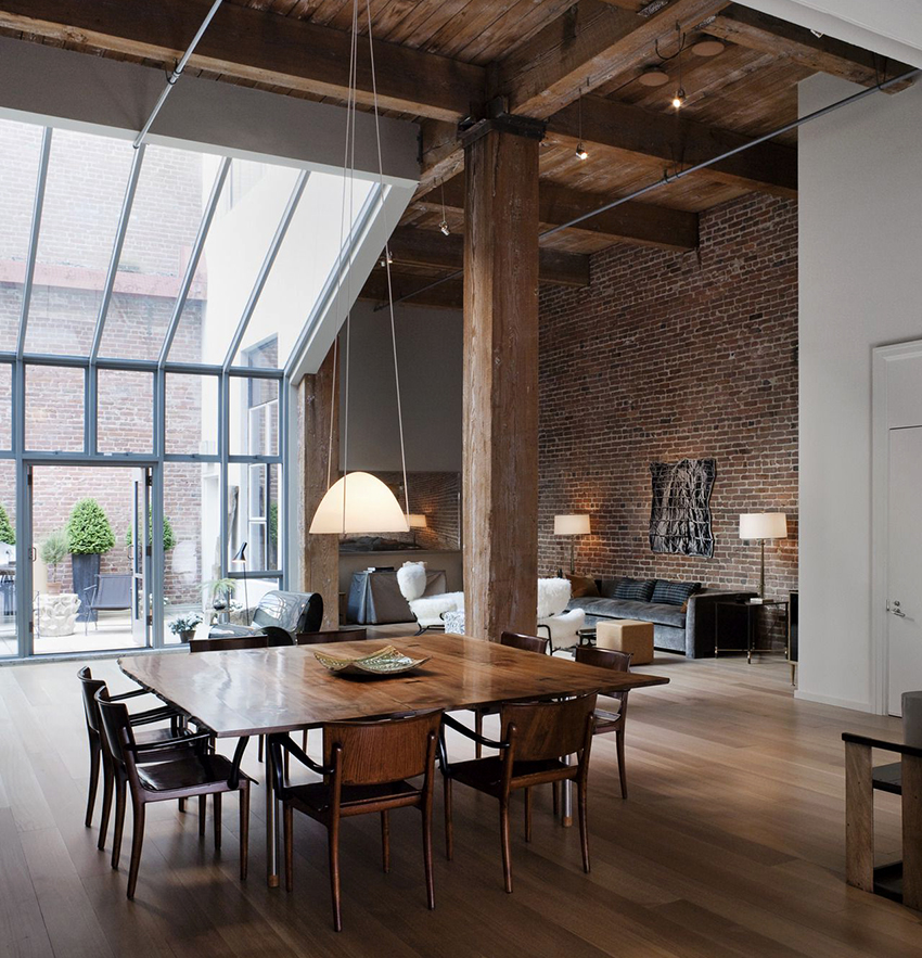 סימן ההיכר של סלוני לופט הוא לבנים אדומות בפנים. סימן ההיכר של סלוני לופט הוא לבנים אדומות בפנים.