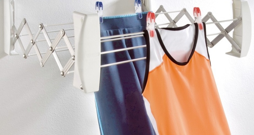 Nástenné bubnové sušičky v kúpeľni sa líšia výrobným materiálom Nástenné bubnové sušičky v kúpeľni sa líšia výrobným materiálom