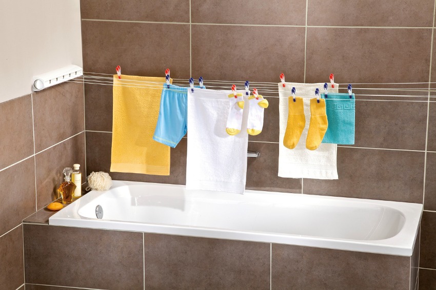 Umiestnenie príliš vysokej konštrukcie sušiča sťažuje zavesenie bielizne Umiestnenie príliš vysokej konštrukcie sušiča sťažuje zavesenie bielizne