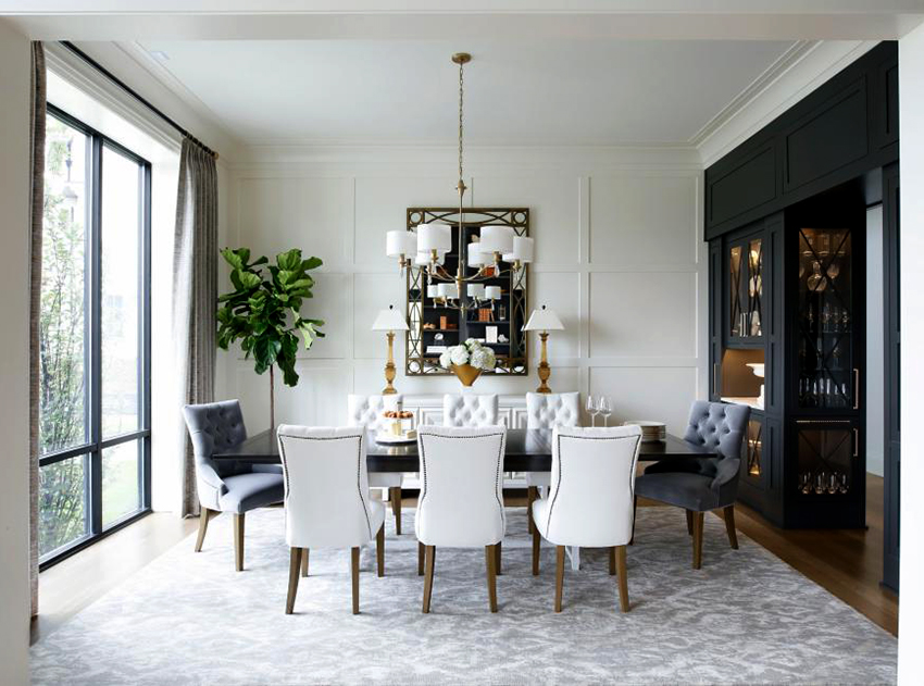 โต๊ะสี่เหลี่ยมสะดวกเพราะวางได้ทั้งใกล้ผนังและตรงกลางห้อง โต๊ะสี่เหลี่ยมสะดวกเพราะวางได้ทั้งใกล้ผนังและตรงกลางห้อง