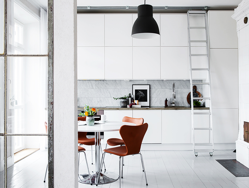 ตัวเลือกแบบคลาสสิกคือโต๊ะกลมและวงรี ตัวเลือกแบบคลาสสิกคือโต๊ะกลมและวงรี