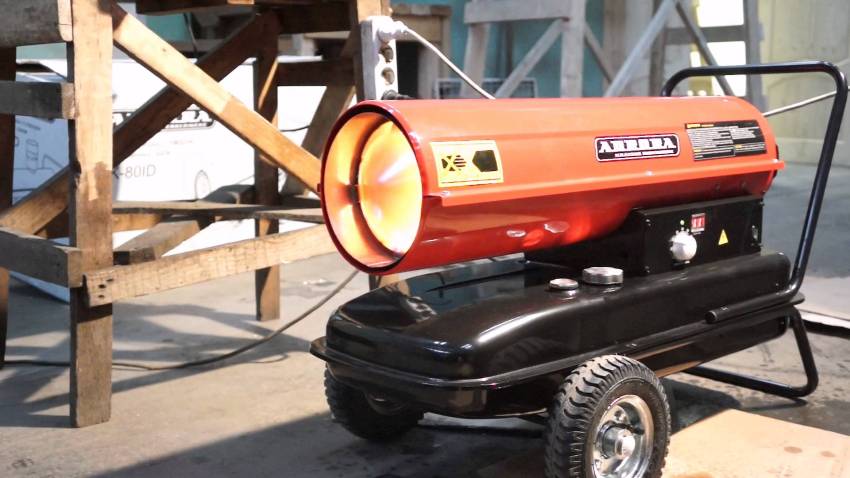 Elvarme i garagen kan organiseres ved hjælp af forskellige apparater Elvarme i garagen kan organiseres ved hjælp af forskellige apparater