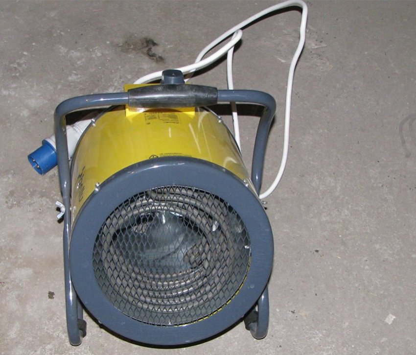 Tilstedeværelsen af varmekommunikation i garagen øger køretøjets levetid Tilstedeværelsen af varmekommunikation i garagen øger køretøjets levetid