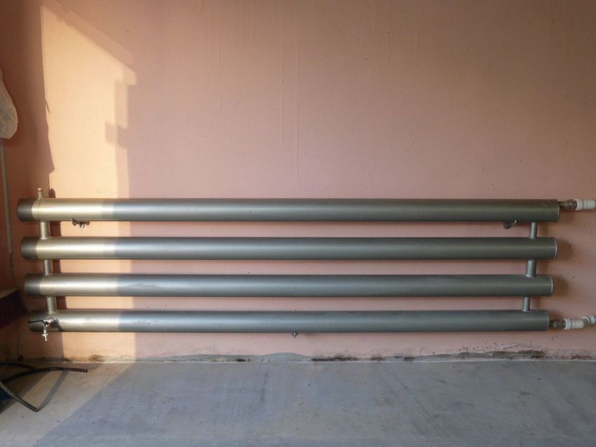 Når du vælger radiatorer til garagekonstruktion, skal du tage i betragtning, at de skal have en bestemt effektreserve Når du vælger radiatorer til garagekonstruktion, skal du tage i betragtning, at de skal have en bestemt effektreserve