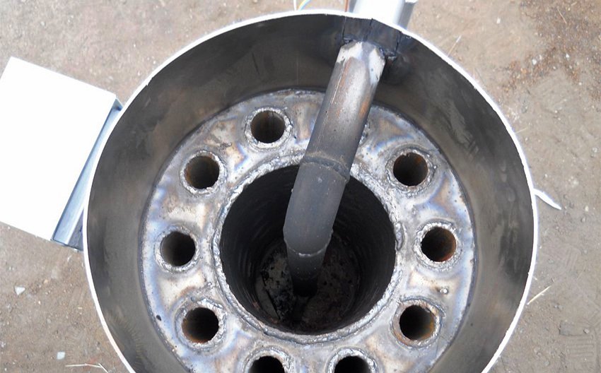 Zur Herstellung der Palette wird eine gusseiserne Auto-Bremsscheibe verwendet. Zur Herstellung der Palette wird eine gusseiserne Auto-Bremsscheibe verwendet.