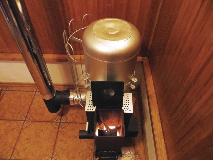 Bei normalem Betrieb verursacht der Ofen nicht viel Ruß und Brennen Bei normalem Betrieb verursacht der Ofen nicht viel Ruß und Brennen