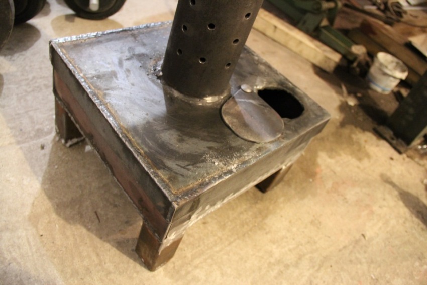 In einem Raum, in dem ständig Menschen benutzt werden, wird die Verwendung eines solchen Ofens nicht empfohlen. In einem Raum, in dem ständig Menschen benutzt werden, wird die Verwendung eines solchen Ofens nicht empfohlen.