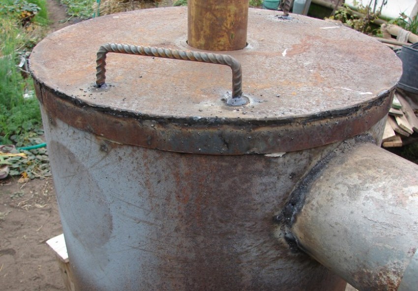 At lave en simpel ovn fra en tønde er ikke svært selv for en nybegynder At lave en simpel ovn fra en tønde er ikke svært selv for en nybegynder