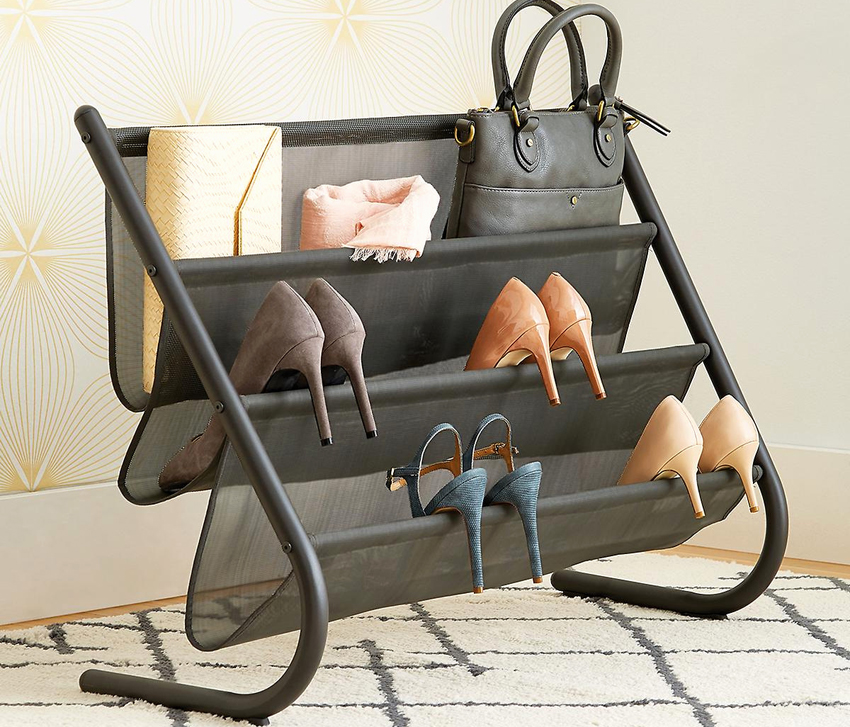 تبدو رفوف الأحذية المصنوعة من الأنابيب المعدنية مع قيود النسيج مثيرة للاهتمام تبدو رفوف الأحذية المصنوعة من الأنابيب المعدنية مع قيود النسيج مثيرة للاهتمام