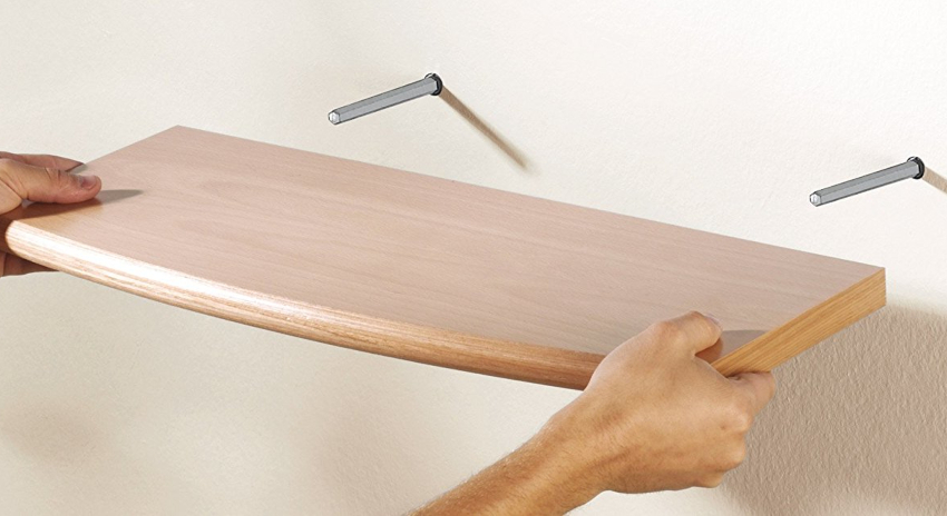 Muligheten for å montere hyllen på piggene vil unngå bruk av store braketter Muligheten for å montere hyllen på piggene vil unngå bruk av store braketter