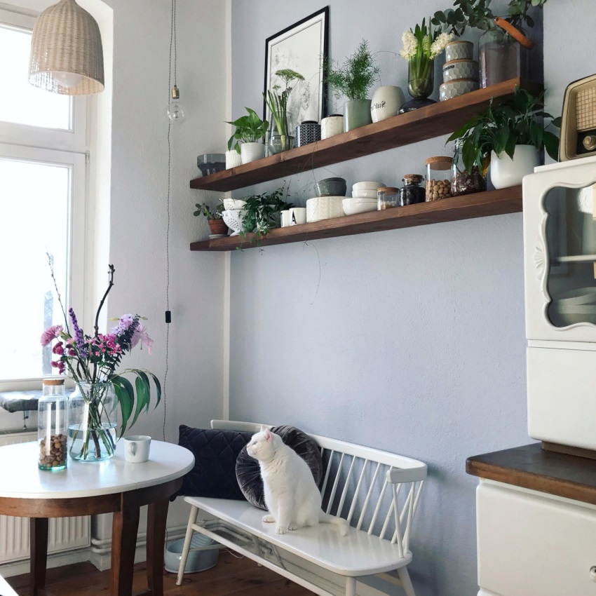 I klassisk stil vil trehyllene se veldig naturlige ut I klassisk stil vil trehyllene se veldig naturlige ut