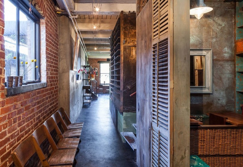 Trong nội thất của phong cách gác xép, sự kết hợp giữa các vật dụng bán cổ và các vật dụng tối tân được chào đón. Trong nội thất của phong cách gác xép, sự kết hợp giữa các vật dụng bán cổ và các vật dụng tối tân được chào đón.