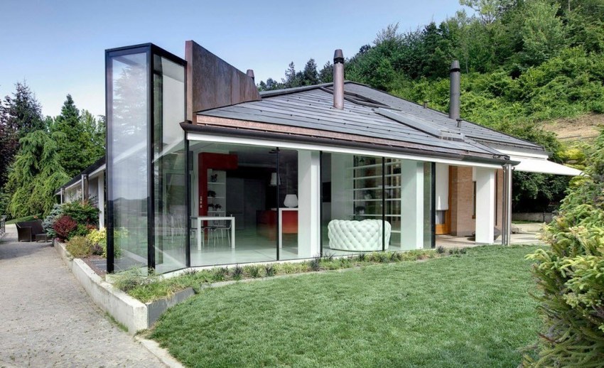 Частни къщи с панорамни прозорци демонстрират много атрактивен и оригинален външен вид на фасадата Частни къщи с панорамни прозорци демонстрират много атрактивен и оригинален външен вид на фасадата