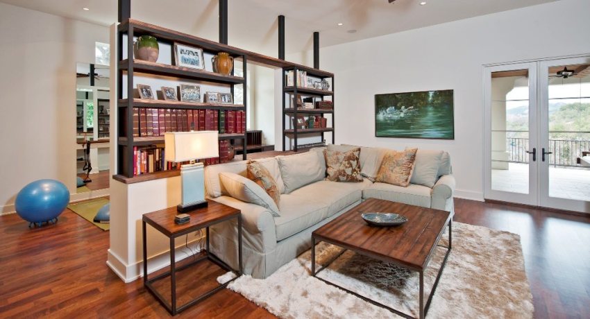 Стелажът трябва да съответства на общия стил на дизайн на стаята, в която се намира Стелаж за стаята: създаване на интериор и организиране на пространство