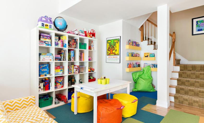 Дизайнът изисква мебелите да бъдат здраво закрепени към пода или стената, така че да не падат върху бебето Дизайнът изисква мебелите да бъдат здраво закрепени към пода или стената, така че да не падат върху бебето