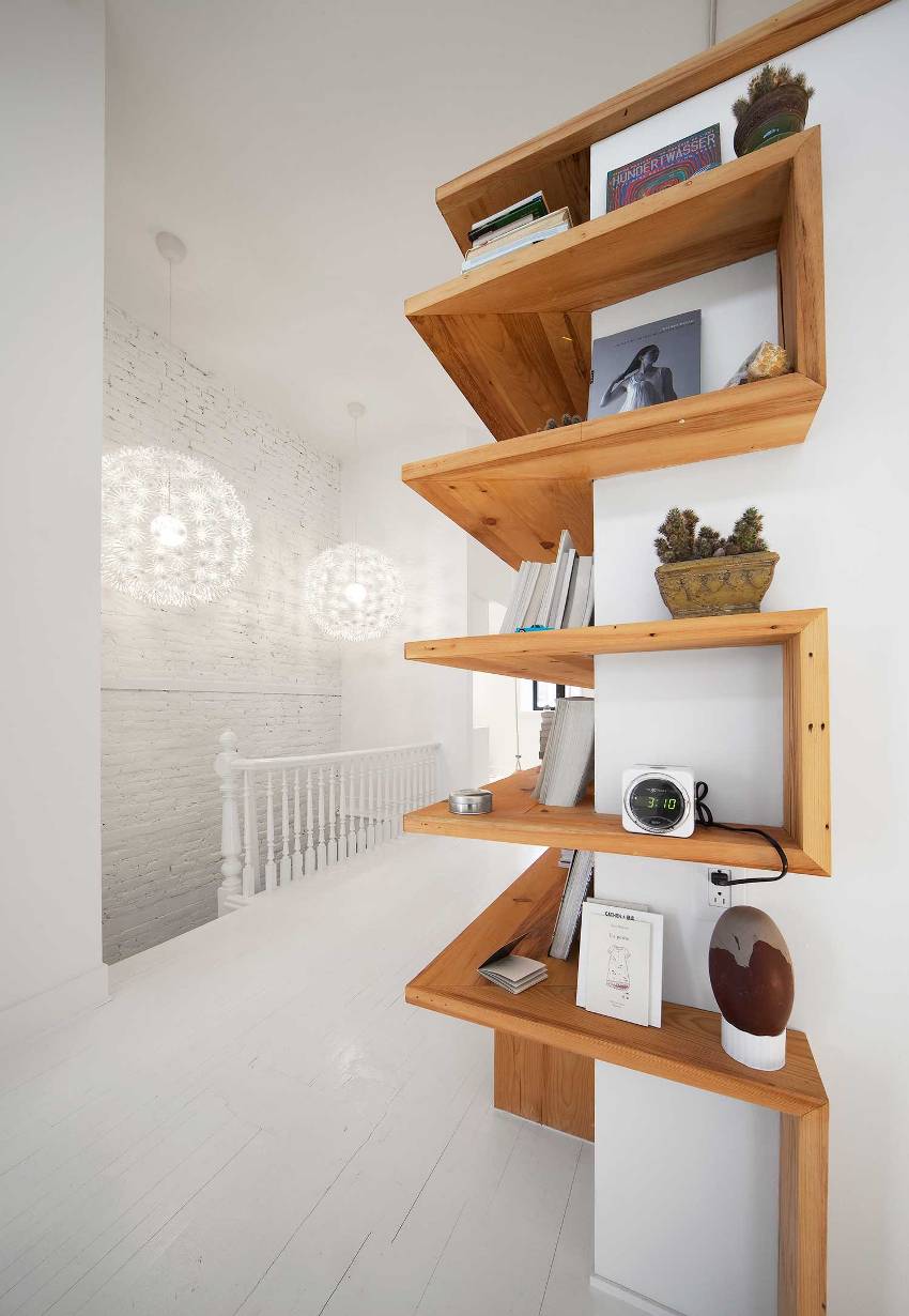 Ъгловите стелажи са добри, защото са подходящи както за ограничено пространство, така и за пространство с голям запас Ъгловите стелажи са добри, защото са подходящи както за ограничено пространство, така и за пространство с голям запас