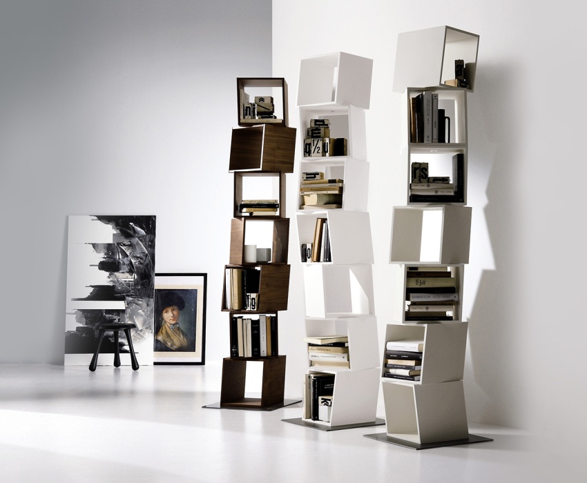 Стелаж с интересна форма и необичайно подреждане на структурни елементи Стелаж с интересна форма и необичайно подреждане на структурни елементи