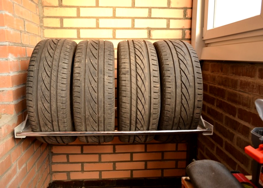 Metalni stalak za balkonske gume - isplativo rješenje za one koji nemaju garažu Metalni stalak za balkonske gume - isplativo rješenje za one koji nemaju garažu