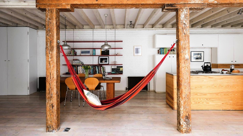 Tones for the loft style are selected mainly neutral, with only a small splash of bright accents Tones for the loft style are selected mainly neutral, with only a small splash of bright accents