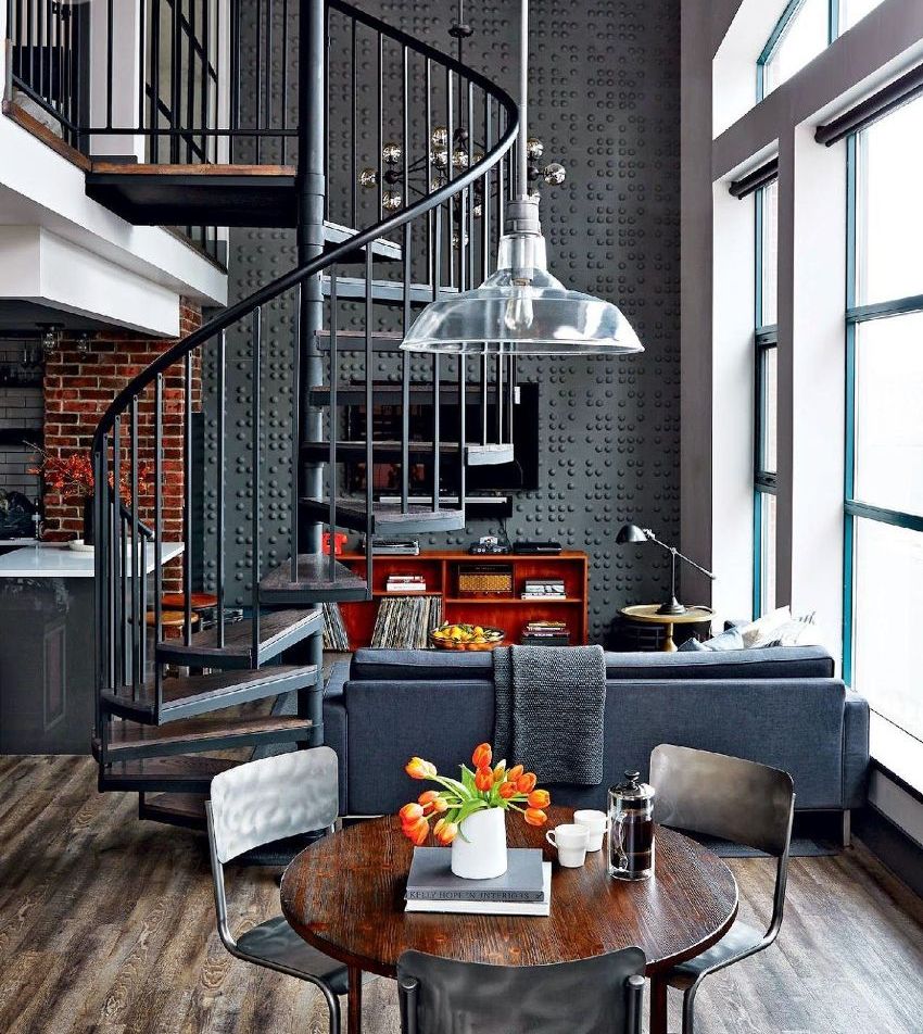 The pendant lamp can be easily lowered and raised to the desired height The pendant lamp can be easily lowered and raised to the desired height