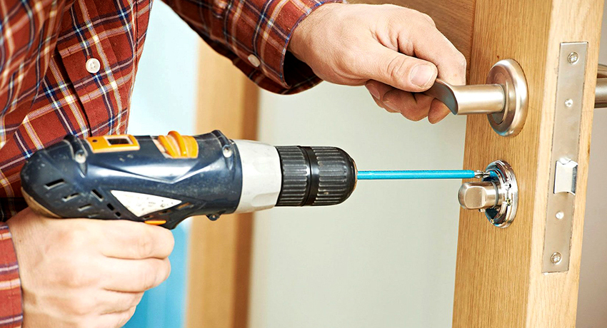 Typen af installation af låsen på den indvendige dør afhænger af typen af låsemekanisme Installation af en dørlås i en indvendig dør: enkle og ligetil instruktioner