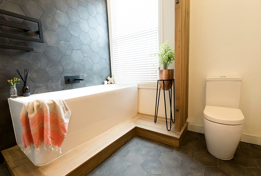 Za završnu obradu kupaonice u skandinavskom stilu poželjno je koristiti prirodno drvo i kamen Za završnu obradu kupaonice u skandinavskom stilu poželjno je koristiti prirodno drvo i kamen