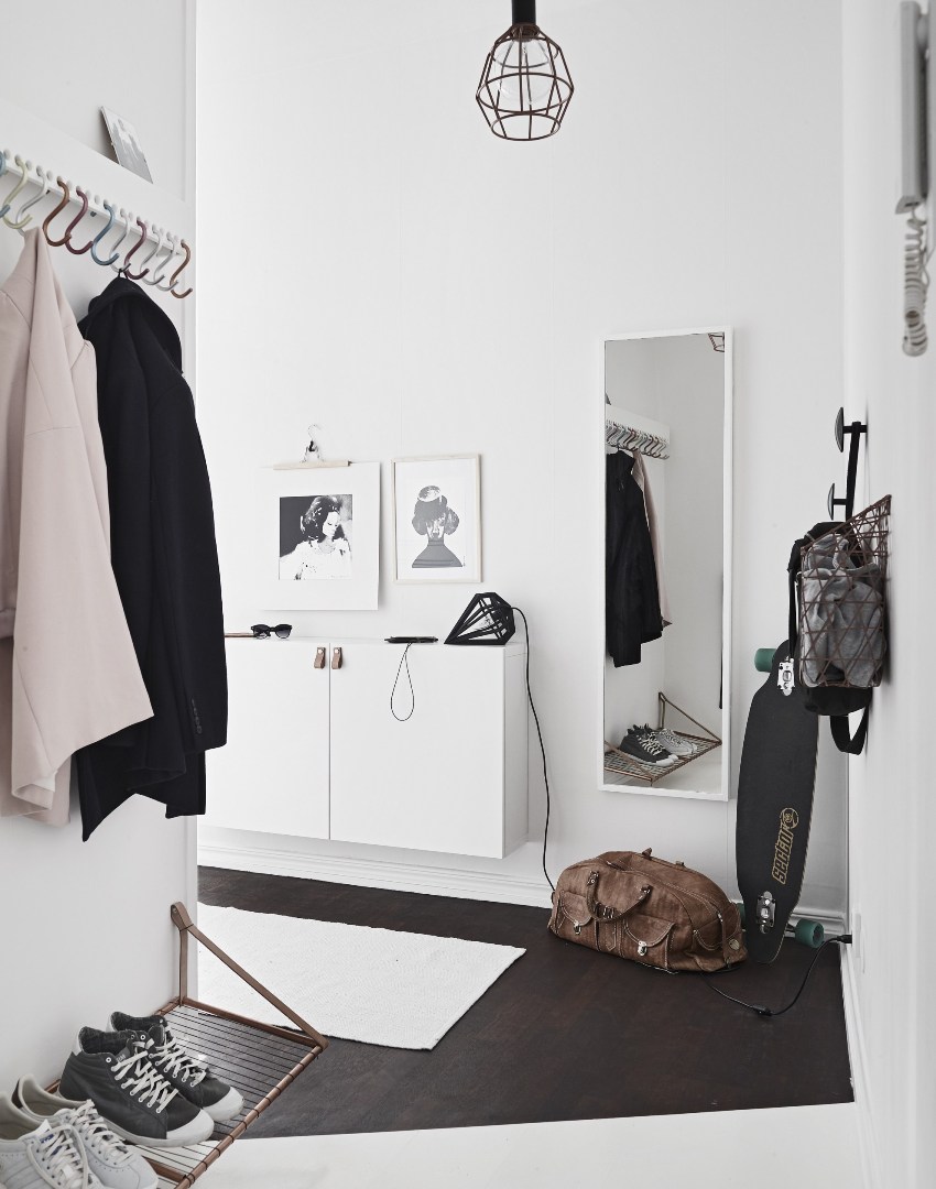 Valkoista ripustinta pidetään yleismaailmallisena, koska se sopii melkein mihin tahansa sisustukseen Valkoista ripustinta pidetään yleismaailmallisena, koska se sopii melkein mihin tahansa sisustukseen