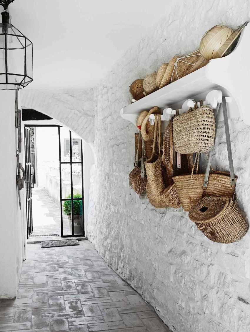 Kun ostat ripustimen, sinun on otettava huomioon, että sen asentamisen jälkeen on oltava tarpeeksi vapaata tilaa. Kun ostat ripustimen, sinun on otettava huomioon, että sen asentamisen jälkeen on oltava tarpeeksi vapaata tilaa.