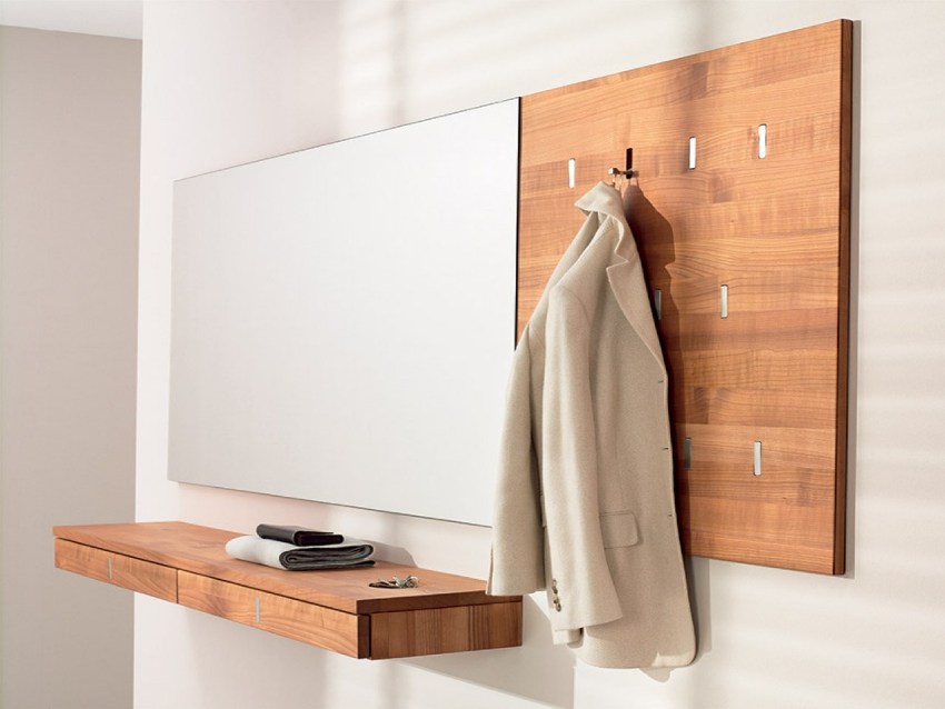 Useimmiten puuta käytetään seinähenkien valmistukseen päällysvaatteille. Useimmiten puuta käytetään seinähenkien valmistukseen päällysvaatteille.