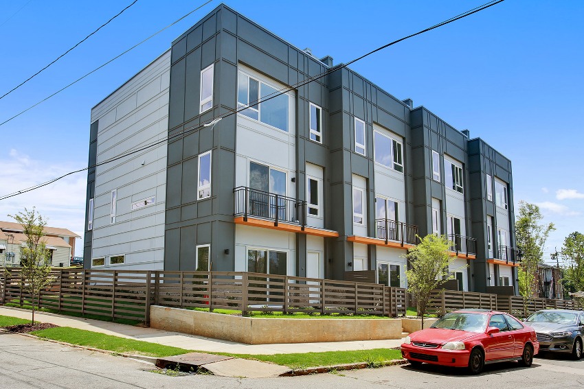 בפרויקטים של בית עירוני, לרוב נעשה שימוש בפריסה אנכית של הנחות. בפרויקטים של בית עירוני, לרוב נעשה שימוש בפריסה אנכית של הנחות.